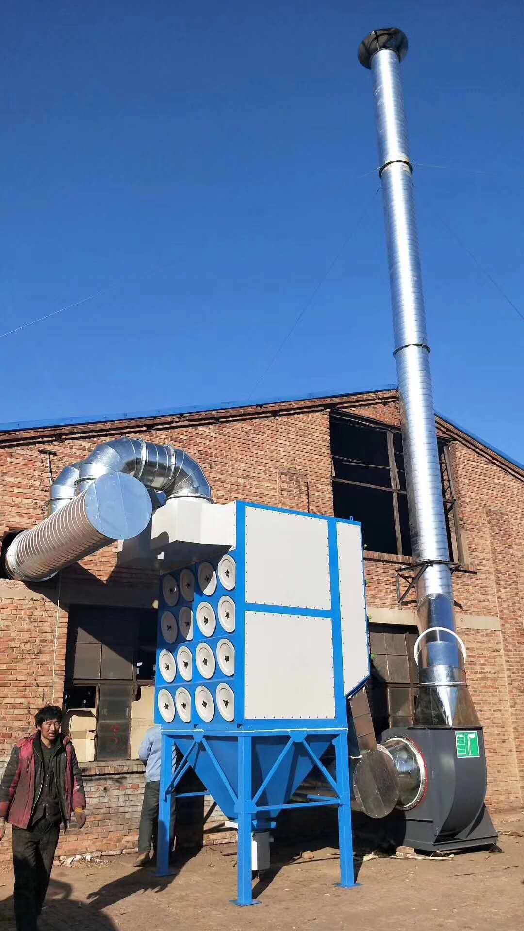 香河縣某機械制造公司采用的多濾筒除塵器和移動式焊煙凈化器