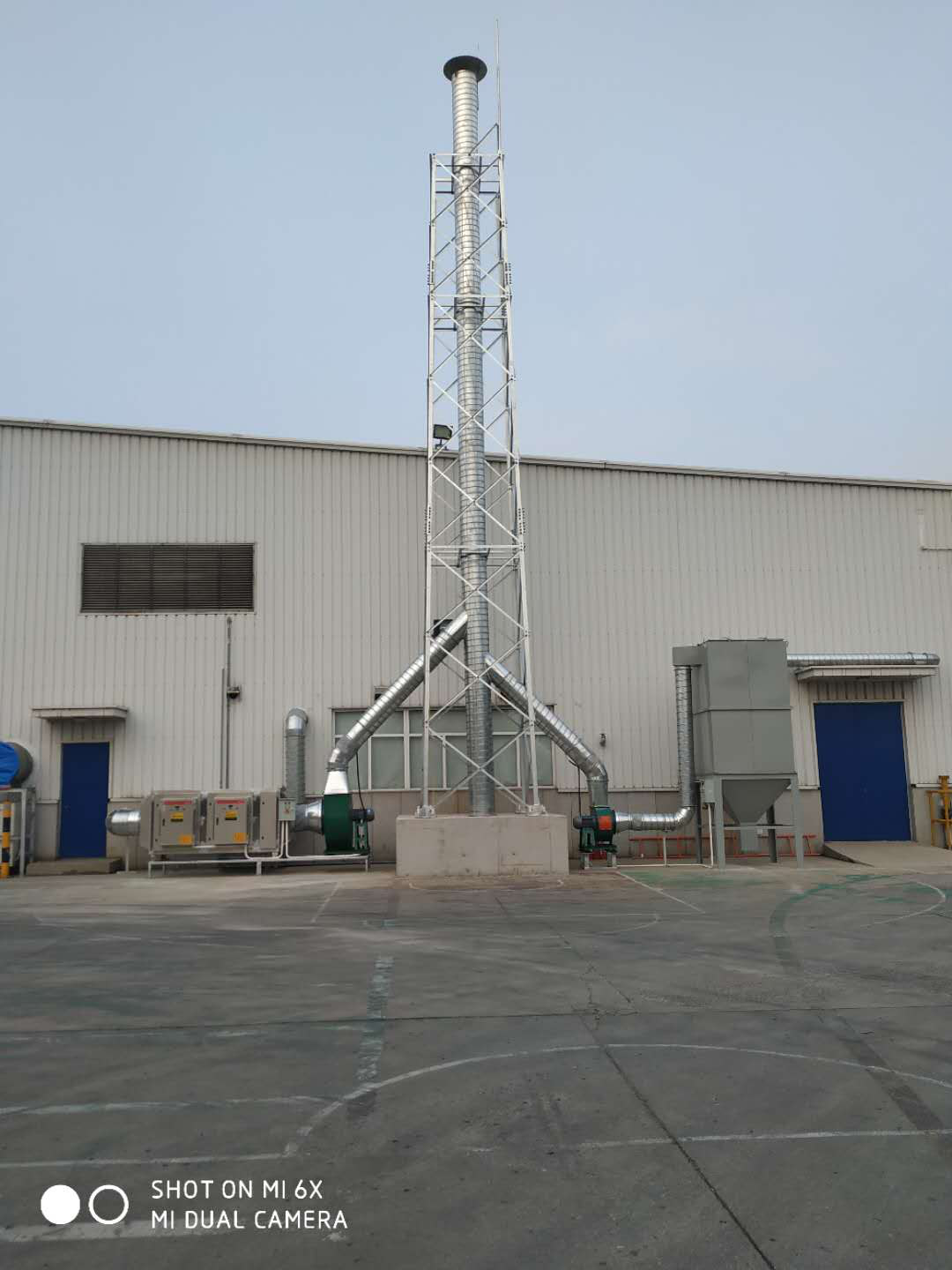 塑料制品廠處理異味使用UV光解和布袋除塵器