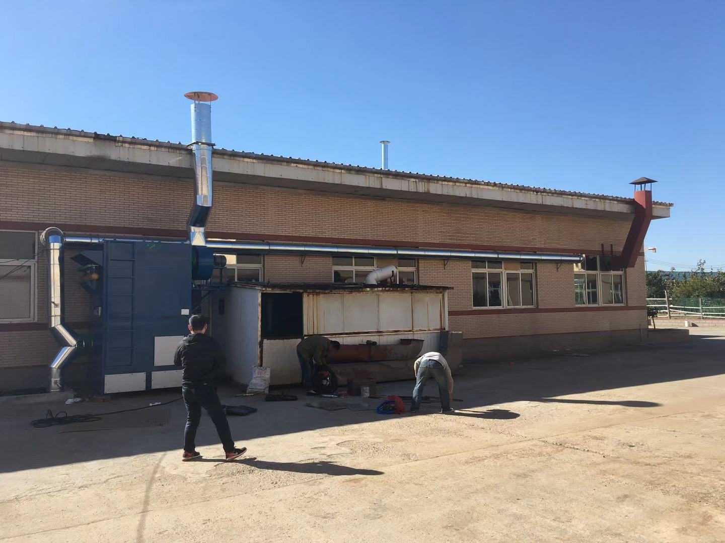 某花生脫殼車間去粉塵采用的布袋除塵器